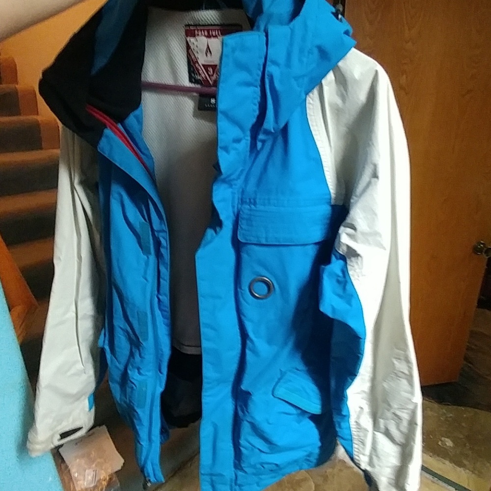 Oakley Snowboarding Jacket - image 8